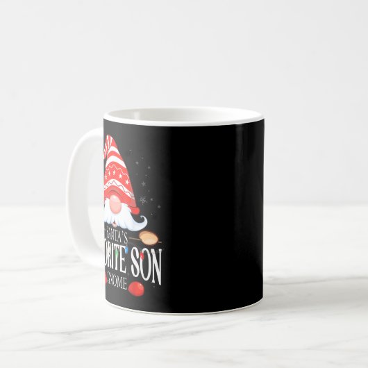 Santa's Favorite Son Gnome Matching Christmas Paja Kaffeetasse (Vorderseite Links)