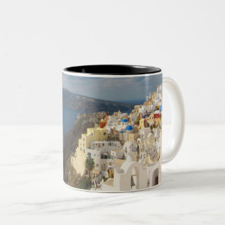Santorin in der Nachmittagssonne Zweifarbige Tasse