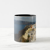 Santorin in der Nachmittagssonne Zweifarbige Tasse (Mittel)