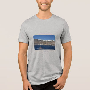 Santorin vom Meer aus. Tri-Blend Shirt
