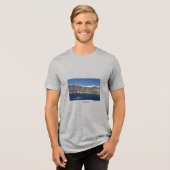 Santorin vom Meer aus. Tri-Blend Shirt (Vorderseite voll)