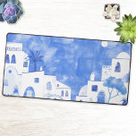 Santorini Greece Watercolor Blue White Schreibtischunterlage<br><div class="desc">Ein modernes und zeitgenössisches blau-weißes Aquarellbild von Oia auf der atemberaubenden griechischen Insel Santorin. Originelle Kunst von Nic Squirrell.</div>