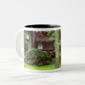 Sanzen-in-Tempel, Ohara, Kyoto, Japan Zweifarbige Tasse (Vorderseite Links)