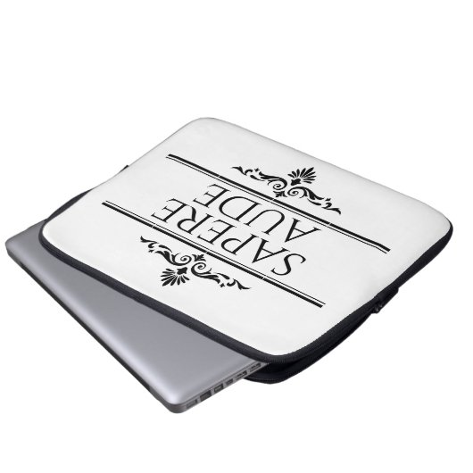 Sapere Aude Laptopschutzhülle (Vorne Knopf)