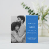 Saphirblaue Foto-Quadrat-Hochzeit Einladung (Stehend Vorderseite)