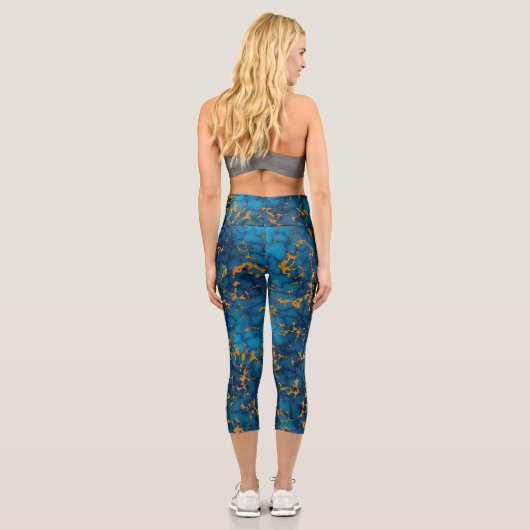 Saphire Blue and Gold Marmor Texture Design Capri Leggings (Rückseite)