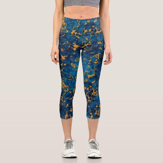 Saphire Blue and Gold Marmor Texture Design Capri Leggings (Vorderseite)