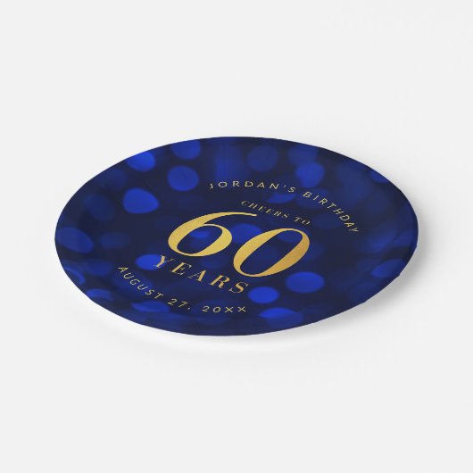 Sapphire Blue Bokeh freut sich auf 60 Jahre Geburt Pappteller (Schrägansicht)