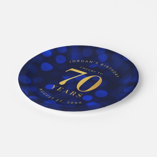 Sapphire Blue Bokeh freut sich auf 70 Jahre Geburt Pappteller (Schrägansicht)