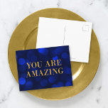 Sapphire Blue Bokeh Lights Gold Sie sind Phantasti Postkarte<br><div class="desc">Chic motivierend Postkarte mit den Worten "You Are Phantastisch" in Imitaten goldene Folie vor einem saphir blauen Bokefelder Muster Hintergrund. Um der Karte Text hinzuzufügen, klicken Sie auf die Schaltfläche "Anpassen". *Bitte beachten Sie, dass das Zazzle-Wasserzeichen, das in der Zoomvorschau angezeigt wird, NICHT auf dem gedruckten Endprodukt erscheint. © Rosewood...</div>