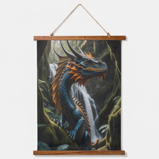 Sapphire Ember verzauberte Forest Dragon Fantasy Wandteppich Mit Holzrahmen (Vorderseite)