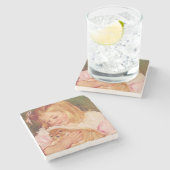 Sara Holding a Cat (von Mary Cassatt) Steinuntersetzer (Seitenansicht)