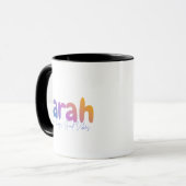 Sarah Name Geschenk - Gute Dinge Gute Vibes Tasse (Vorderseite Links)