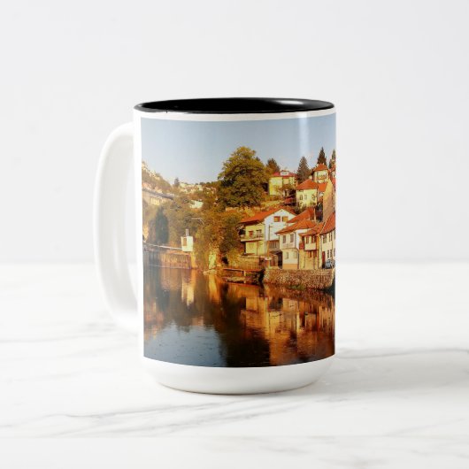 Sarajevo Tasse-Große Geschenkidee für alle Zweifarbige Tasse (Vorderseite Links)