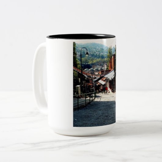 Sarajevo Tasse-Große Geschenkidee für alle Zweifarbige Tasse (Vorderseite Links)