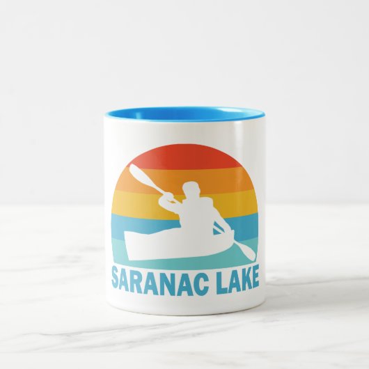 Saranac Lake New York Kayak Zweifarbige Tasse (Mittel)