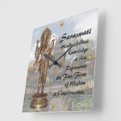 Saraswati in Bali Quadratische Wanduhr (Winkel)