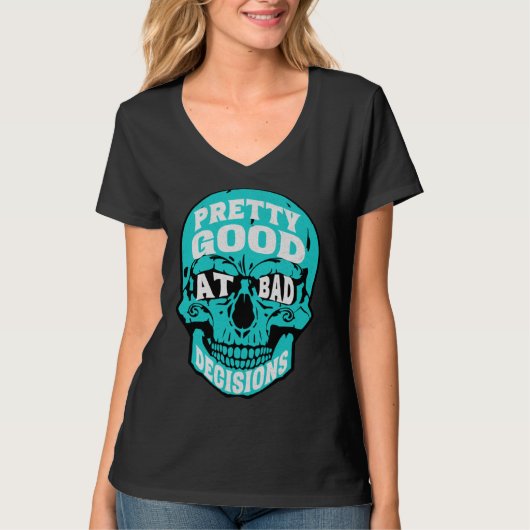 Sarcastic Humor Pretty Good At Bad Decisions Skull T-Shirt (Vorderseite)