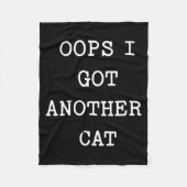 Sarcastic Quote Saying Gift Oops I Got Another Cat Fleecedecke (Vorderseite)