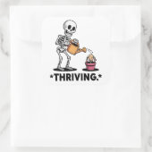 Sarcastic Skeleton Design'Thriving' Quadratischer Aufkleber (Tasche)
