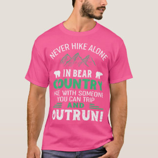 Sarcastic Wandergeschenk - Wandern Sie nie allein T-Shirt