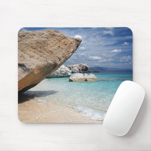 Sardinien-Strand mit großem Felsen mousepad (Mit Mouse)