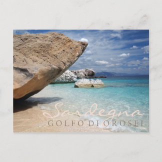 Sardinien Strand mit großen Steinen Text Postkarte