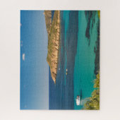 Sardiniens blaues Meer und Himmel mit Booten und K Puzzle (Vertikal)