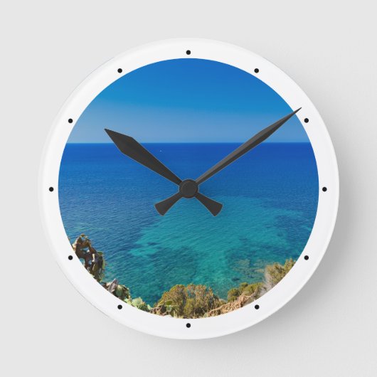 Sardiniens blaues Meer und Himmel mit mediterranem Runde Wanduhr (Vorderseite)