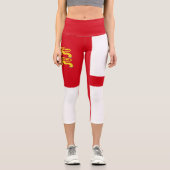 Sark-Flagge Capri Leggings (Vorderseite)