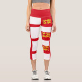 Sark-Flagge Capri Leggings (Vorderseite)