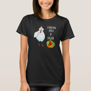 Sarkastische Henne sieht einen Salat T-Shirt