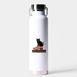 Sarkastische Linolschnitt-Katze-in-Schuh-Meme Trinkflasche