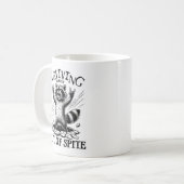 Sarkastische Raccoon, die aus dem Strauß überlebt Kaffeetasse (Vorderseite Links)