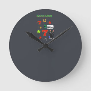 Sarkastische schwarze Katze und Glücksbringer Runde Wanduhr