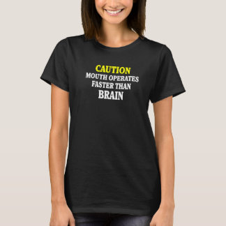 Sarkastischer Humor Achtung Mund arbeitet schnelle T-Shirt