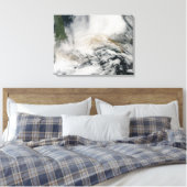 Sarychev Peak weht über das Meer von Okhotsk Leinwanddruck (Insitu (Schlafzimmer))