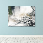 Sarychev Peak weht über das Meer von Okhotsk Leinwanddruck (Insitu (Holzboden))