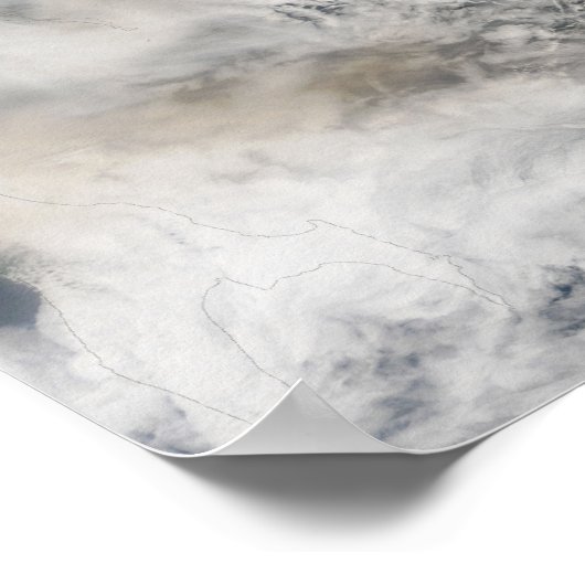 Sarychev Peak weht über das Meer von Okhotsk Poster (Ecke)