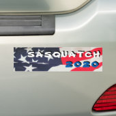 Sasquatch 2020 mit Flagge Autoaufkleber (Auf Auto)