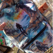 Sasquatch auf einem Waldgraben über dem Ozean Bedruckter Rucksack