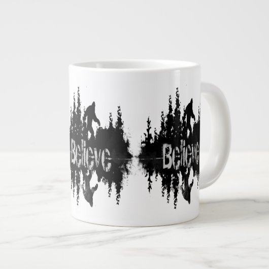 Sasquatch, Big Foot Lake Reflection Jumbo-Tasse (Vorderseite Rechts)