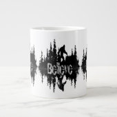 Sasquatch, Big Foot Lake Reflection Jumbo-Tasse (Vorderseite)