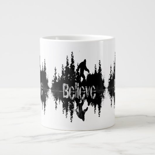 Sasquatch, Big Foot Lake Reflection Jumbo-Tasse (Vorderseite)