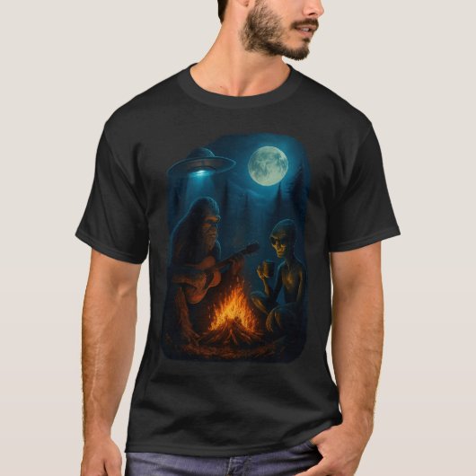 Sasquatch Bigfoot Guitar And Alien Campfire UFO T-Shirt (Vorderseite)