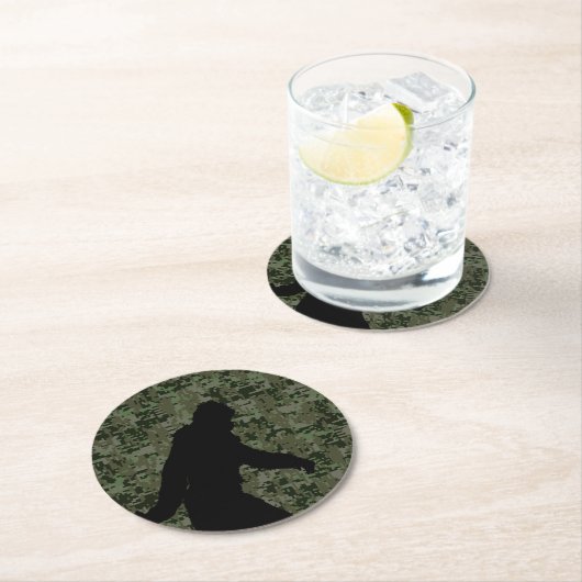 Sasquatch Black Silhouette Digital Camouflage Runder Pappuntersetzer (Vor Ort)