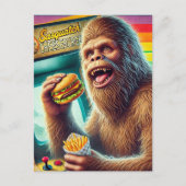 Sasquatch Cheeseburger und Fries Retro Arcade Postkarte (Vorderseite)