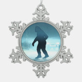 Sasquatch Encounter Schneeflocken Zinn-Ornament (Vorderseite)