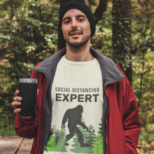 Sasquatch Experte für soziale Distanz T-Shirt