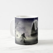 Sasquatch Forest - Raven and Bigfoot Kaffeetasse (Vorderseite Links)